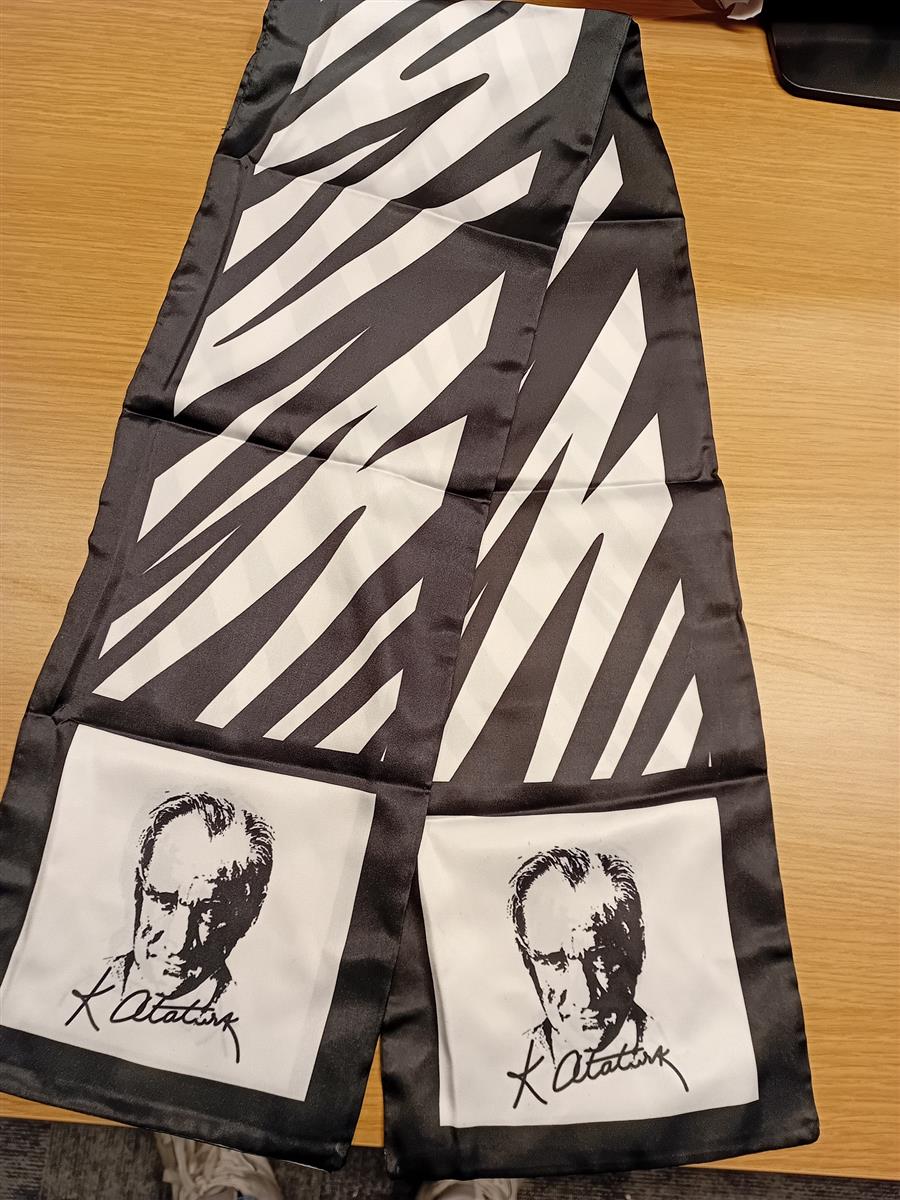 Fular Ipek Siyah Beyaz Atatürk Silüetli